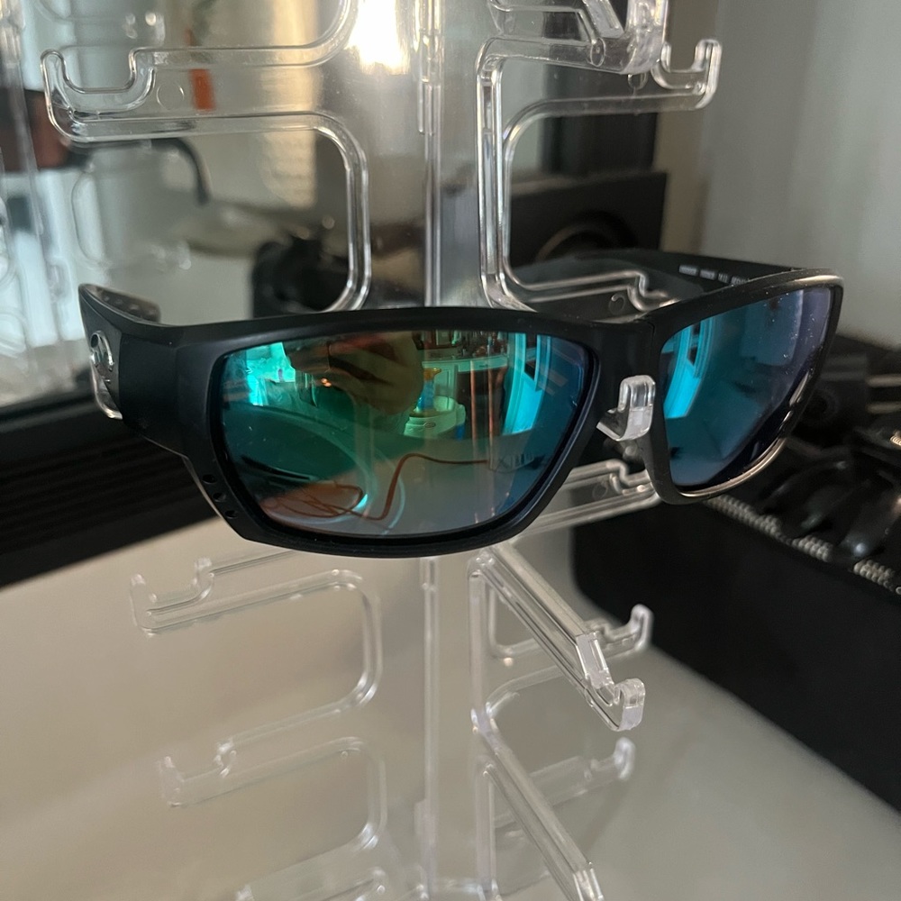 Oakley’s men’s sunglasses